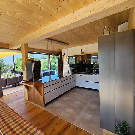 Elisabeth Ratsch an der Weinstraße